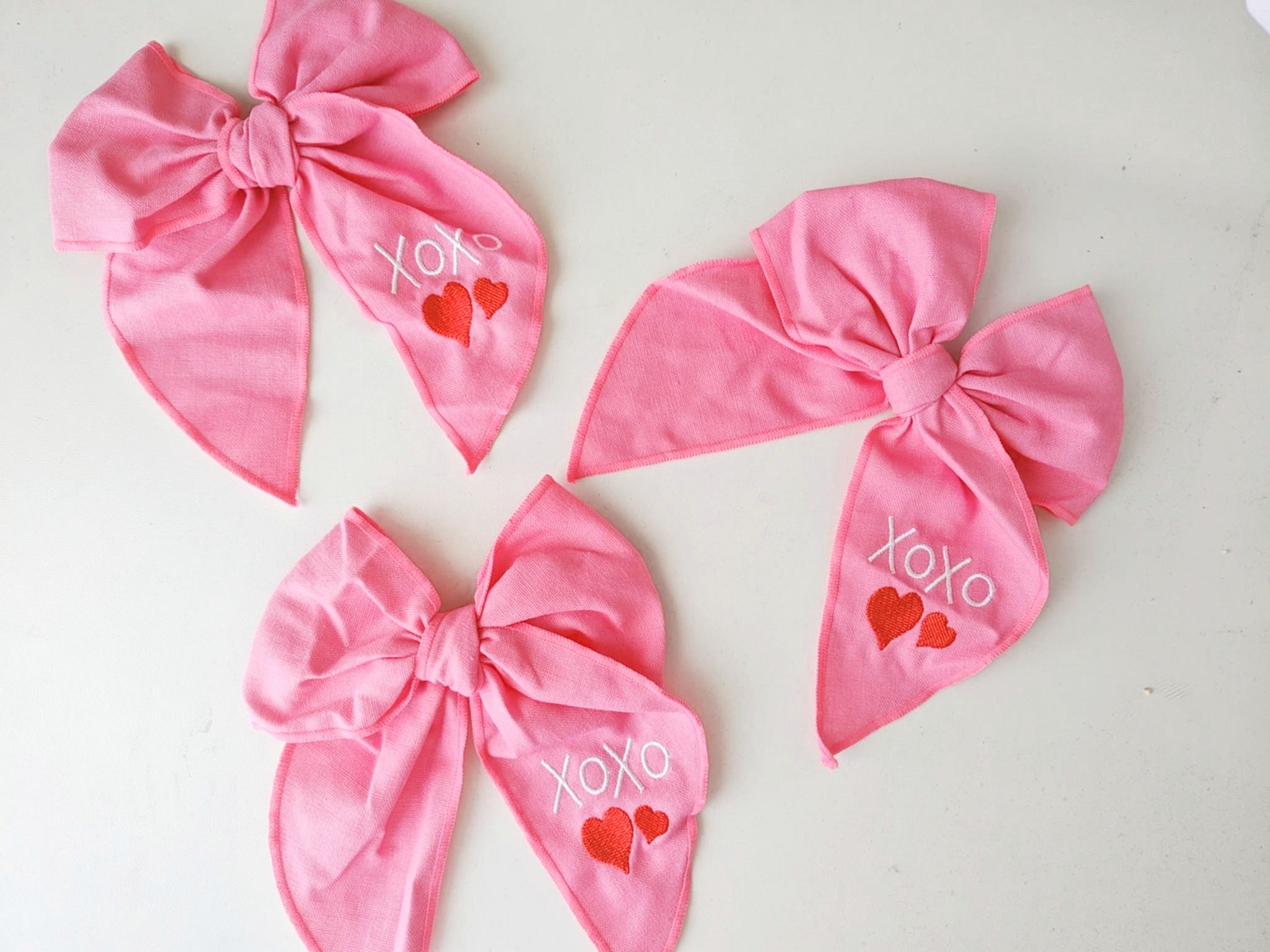 Embroidered Bow - XOXO 💕