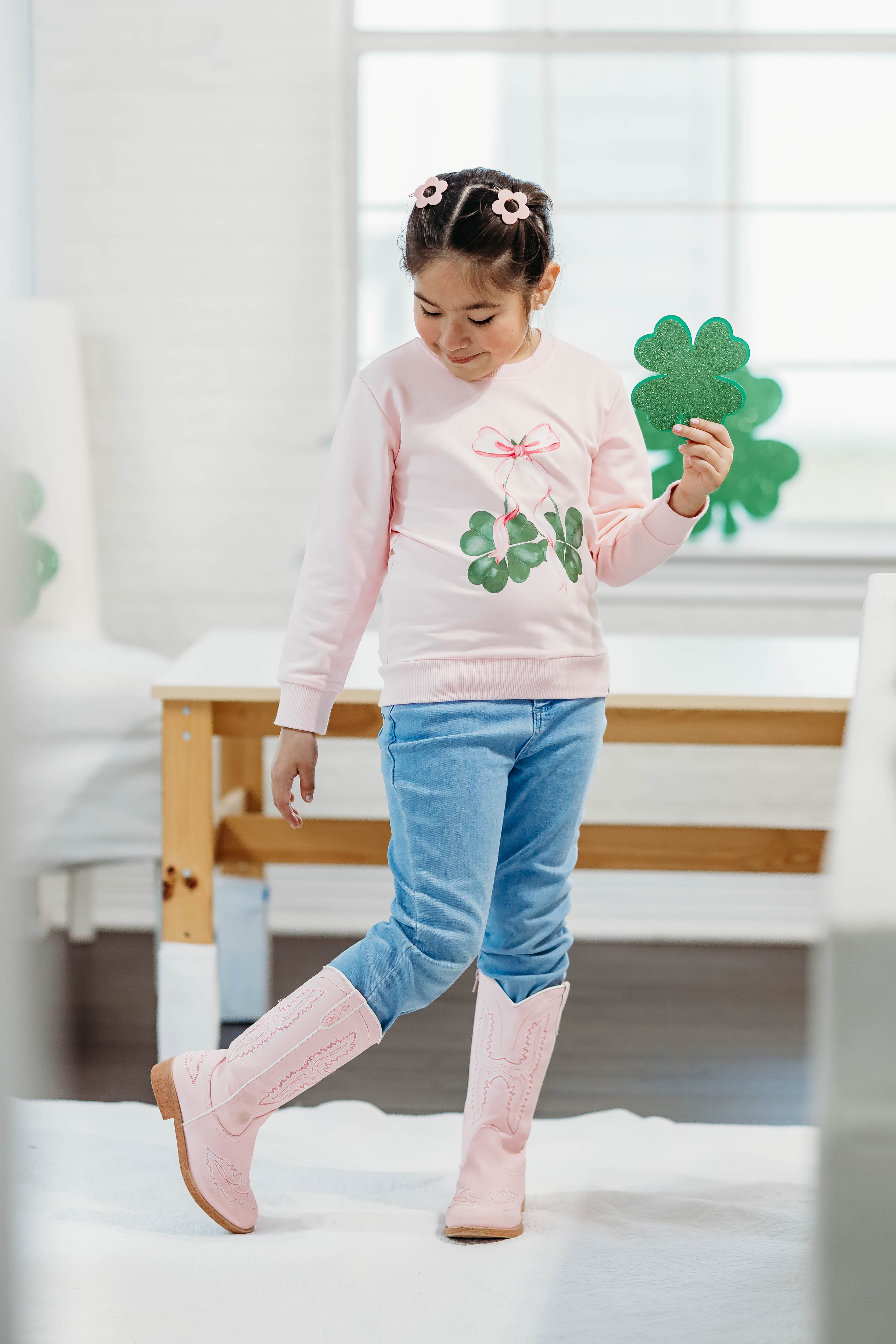 Sweater - Coquette Clover