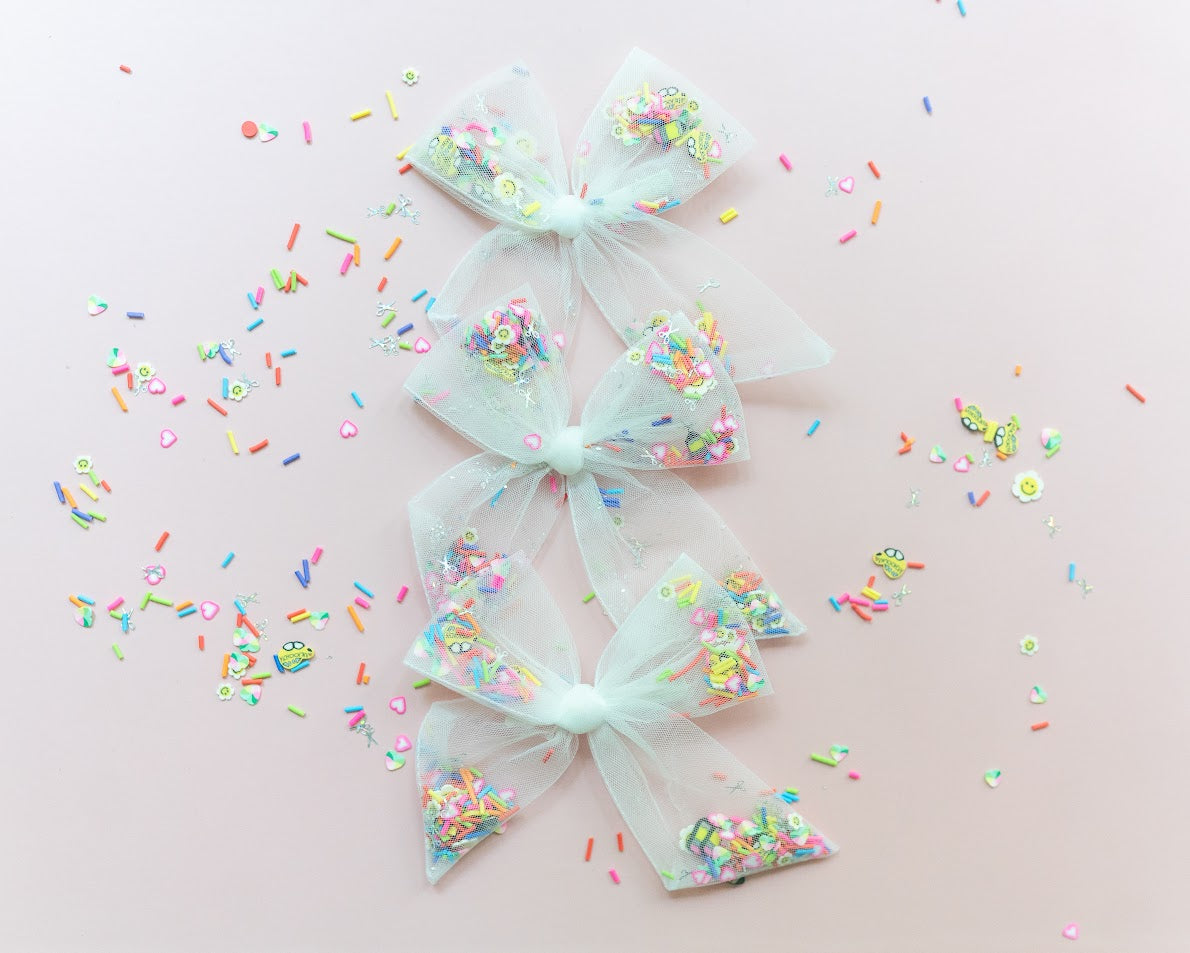 Mesh Shaker Bow - Class Favorite