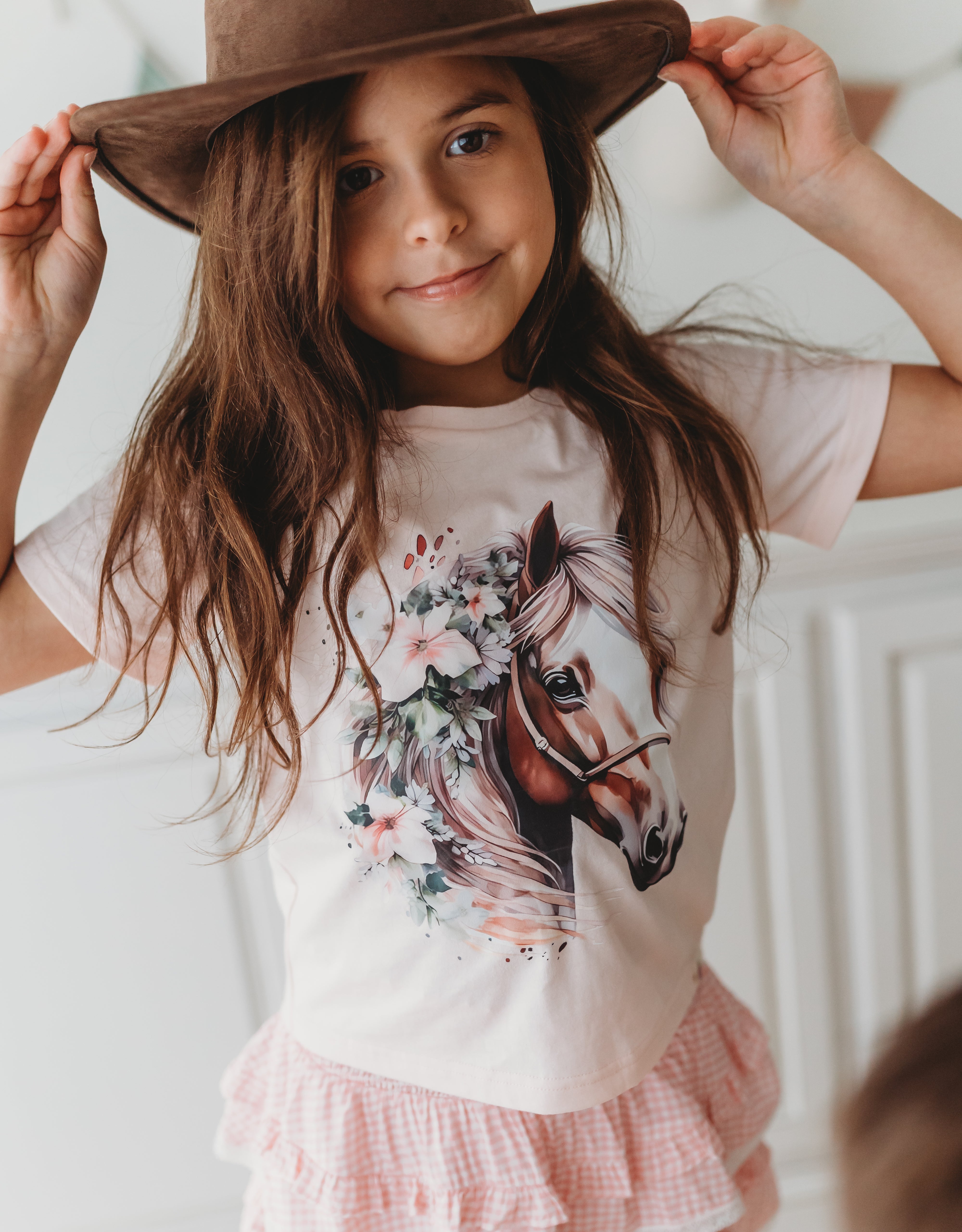 Model is wearing a 7Y