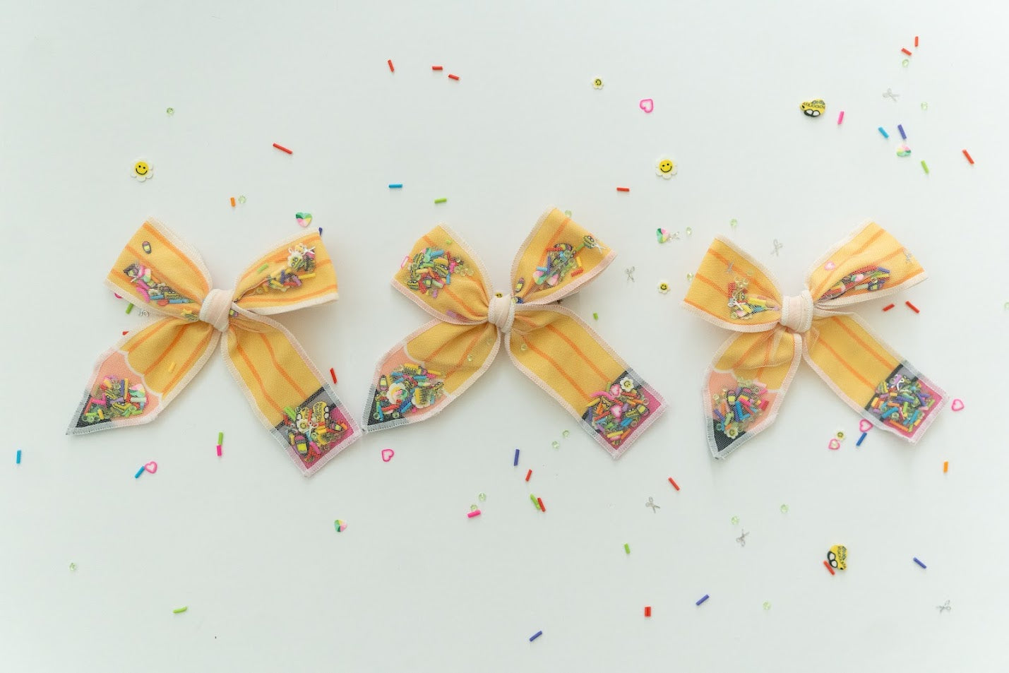 Mesh Shaker Hair Bow - Classroom Cutie
