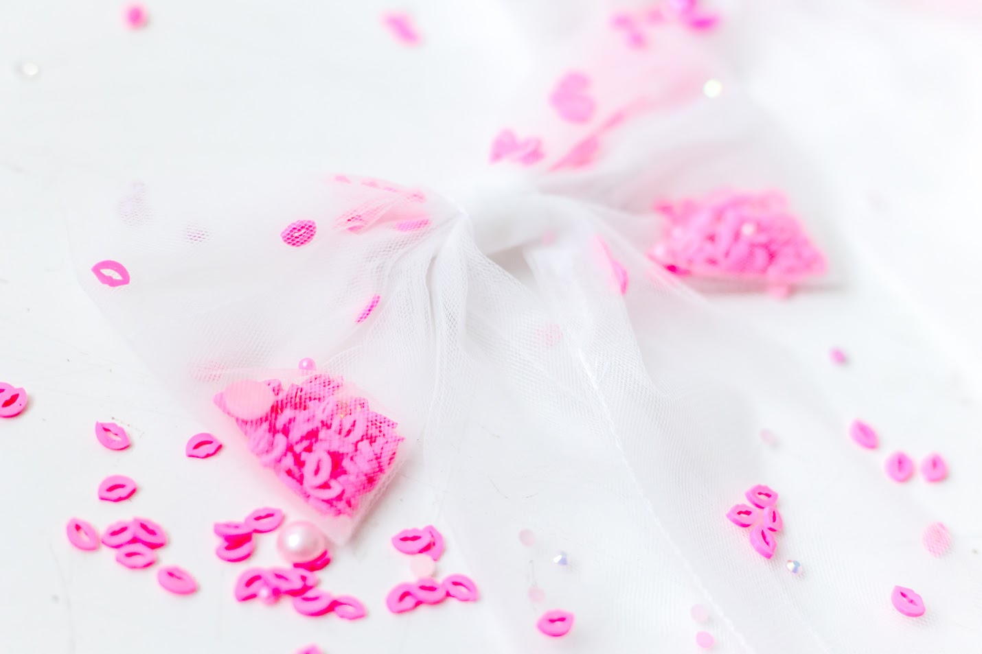 Mesh Shaker Bow - Sweet Smooch