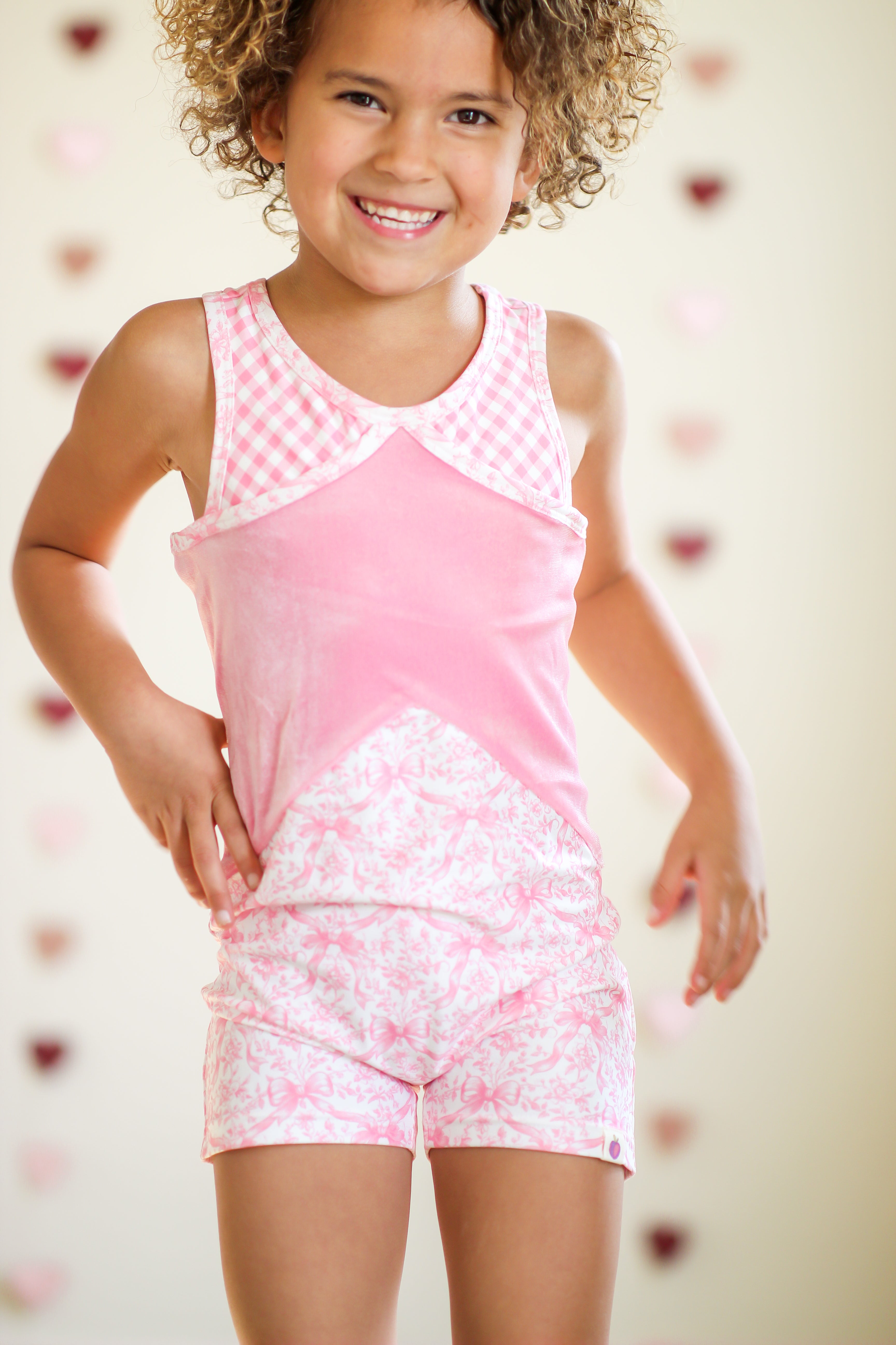 Model is wearing a 7Y