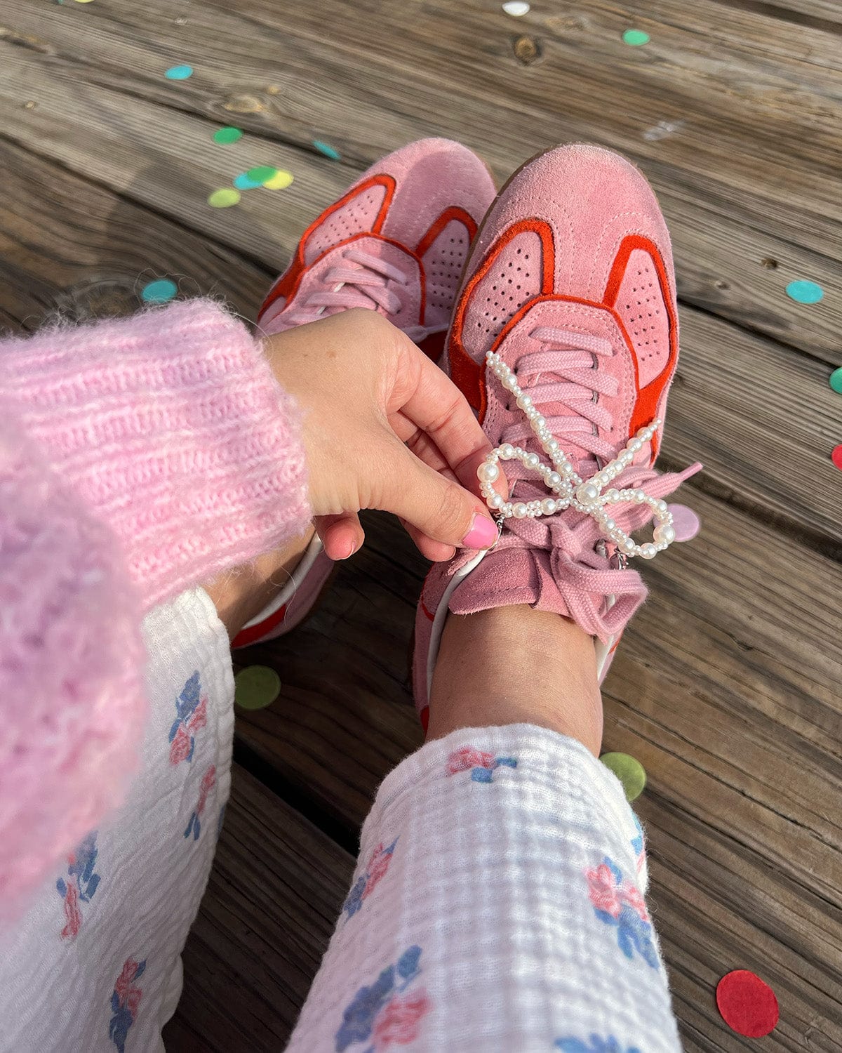 Packed Party Better with a Bow Shoe Clip Set