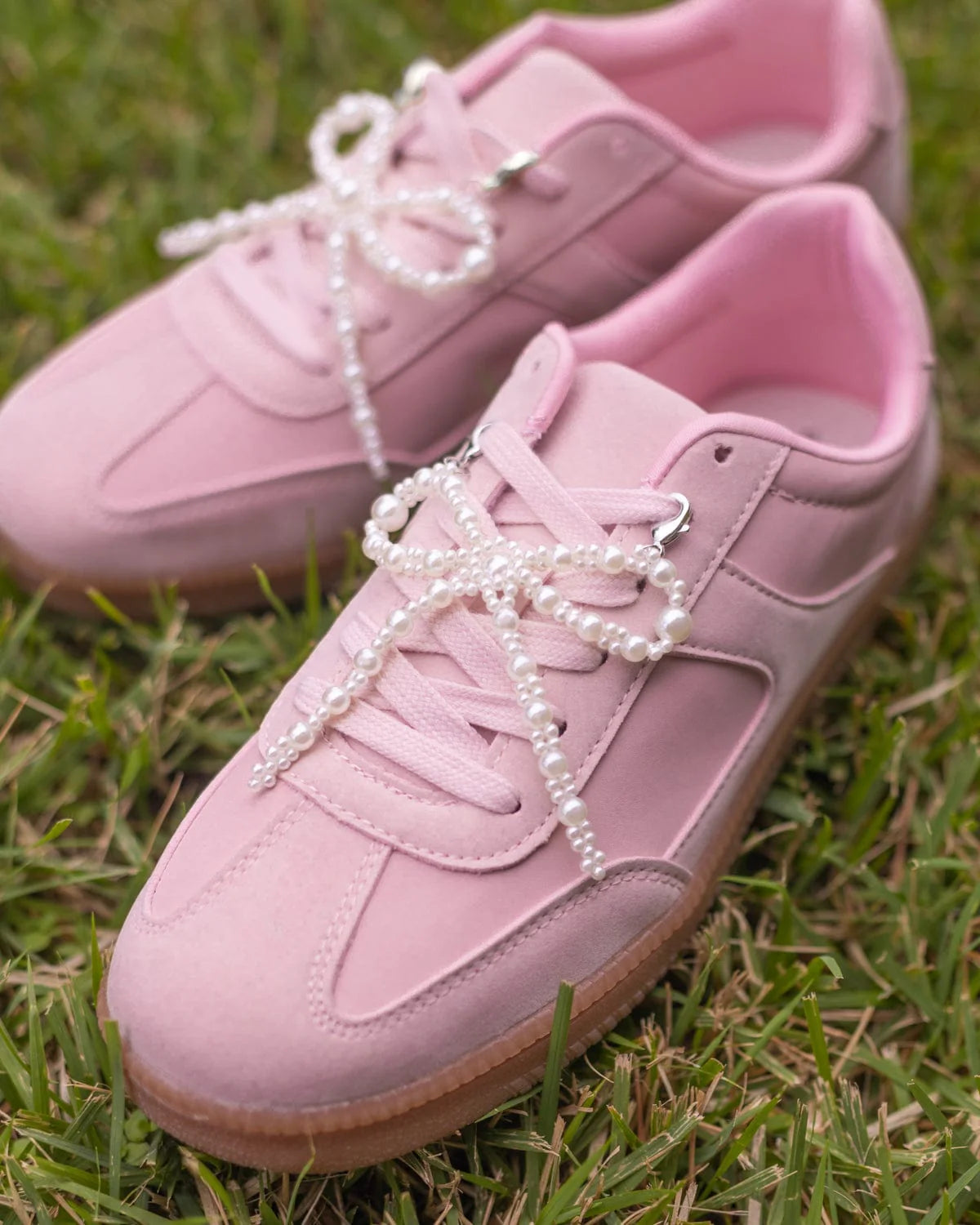 Packed Party Better with a Bow Shoe Clip Set