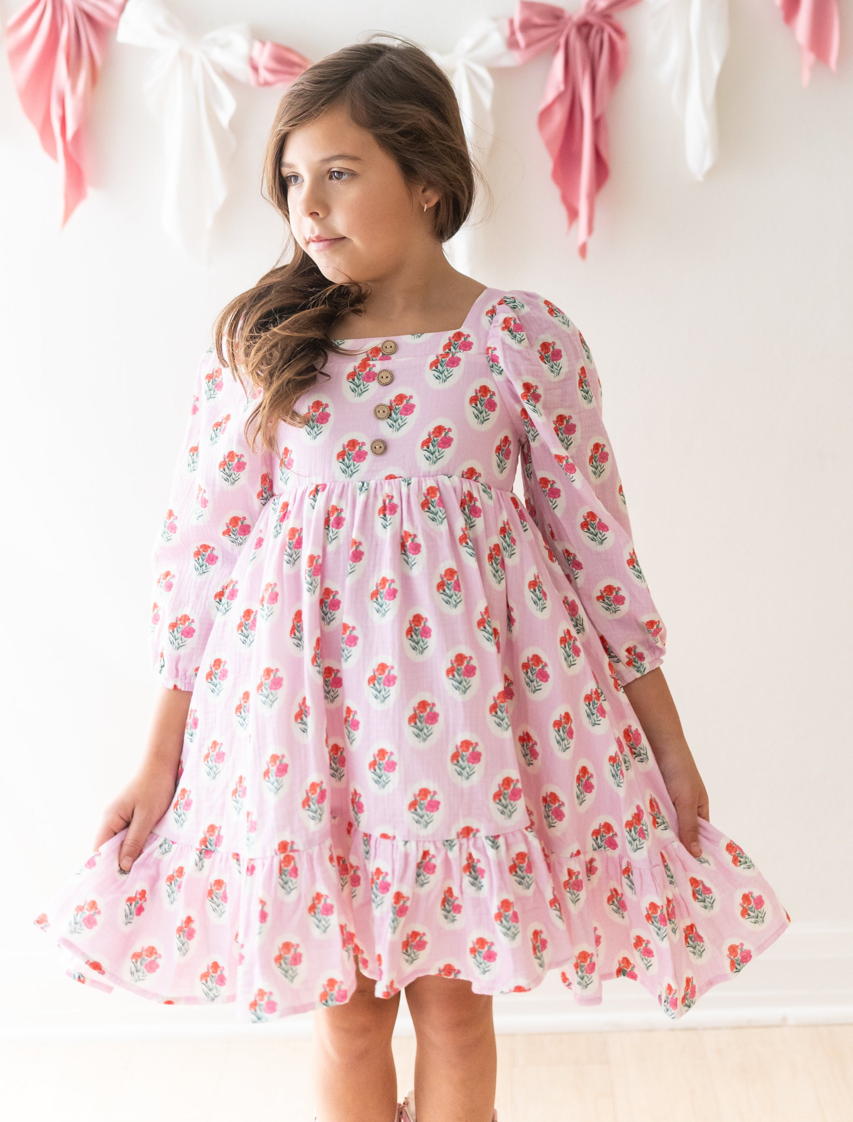 Model is wearing a 7Y