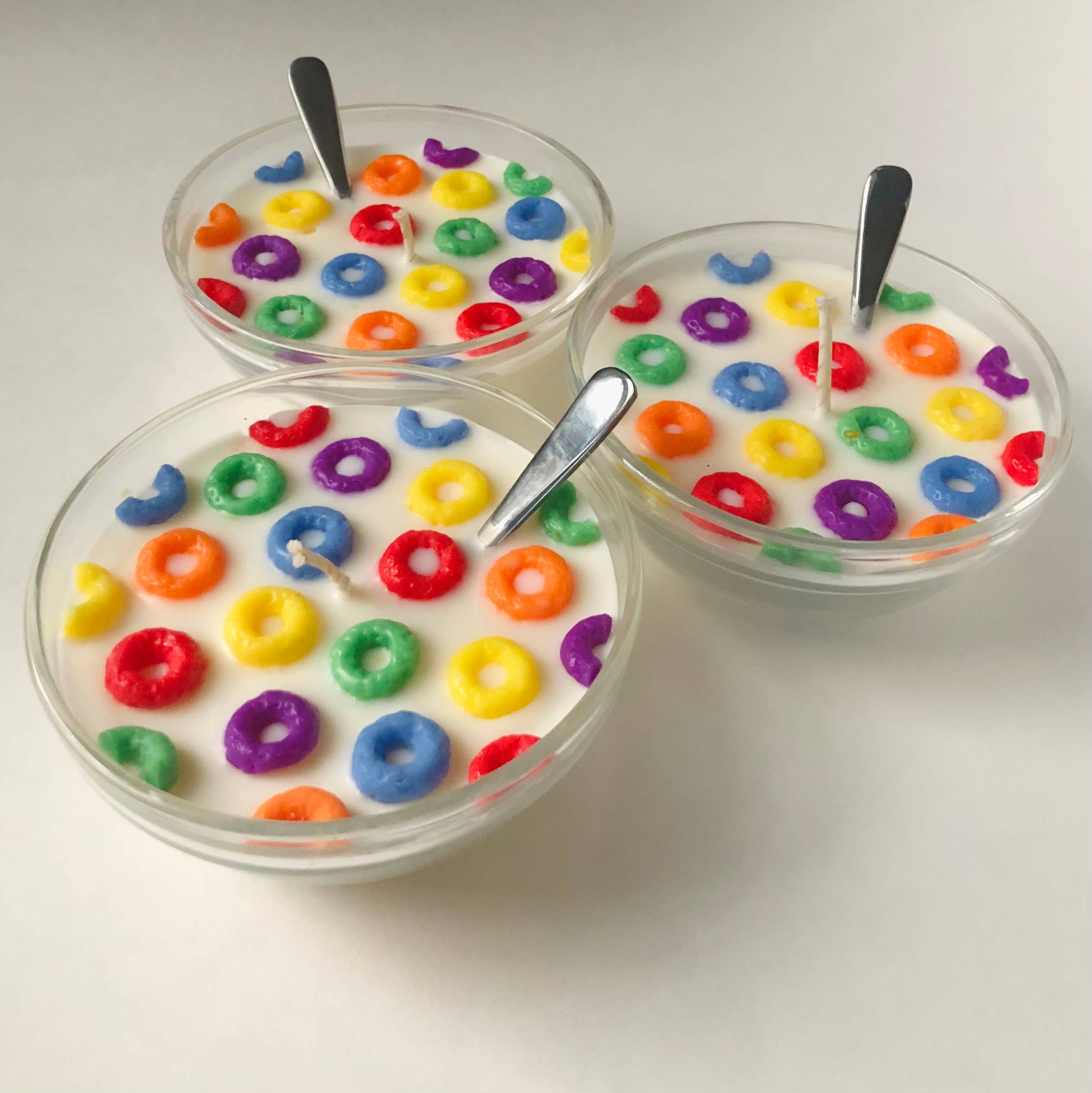 Fruit Loops / Cinnamon French Toast Candles: Fruit Loops / 4 oz tin