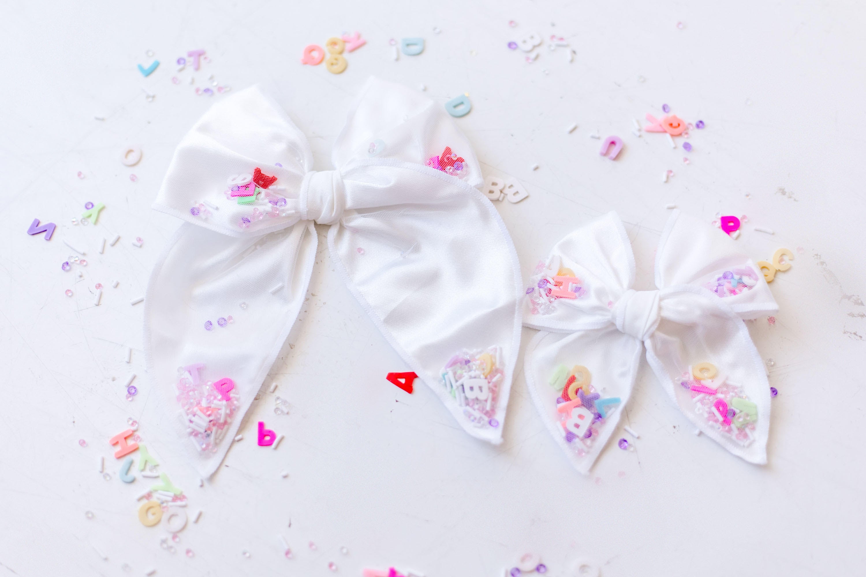 Mesh Shaker Bow - Letters in Style