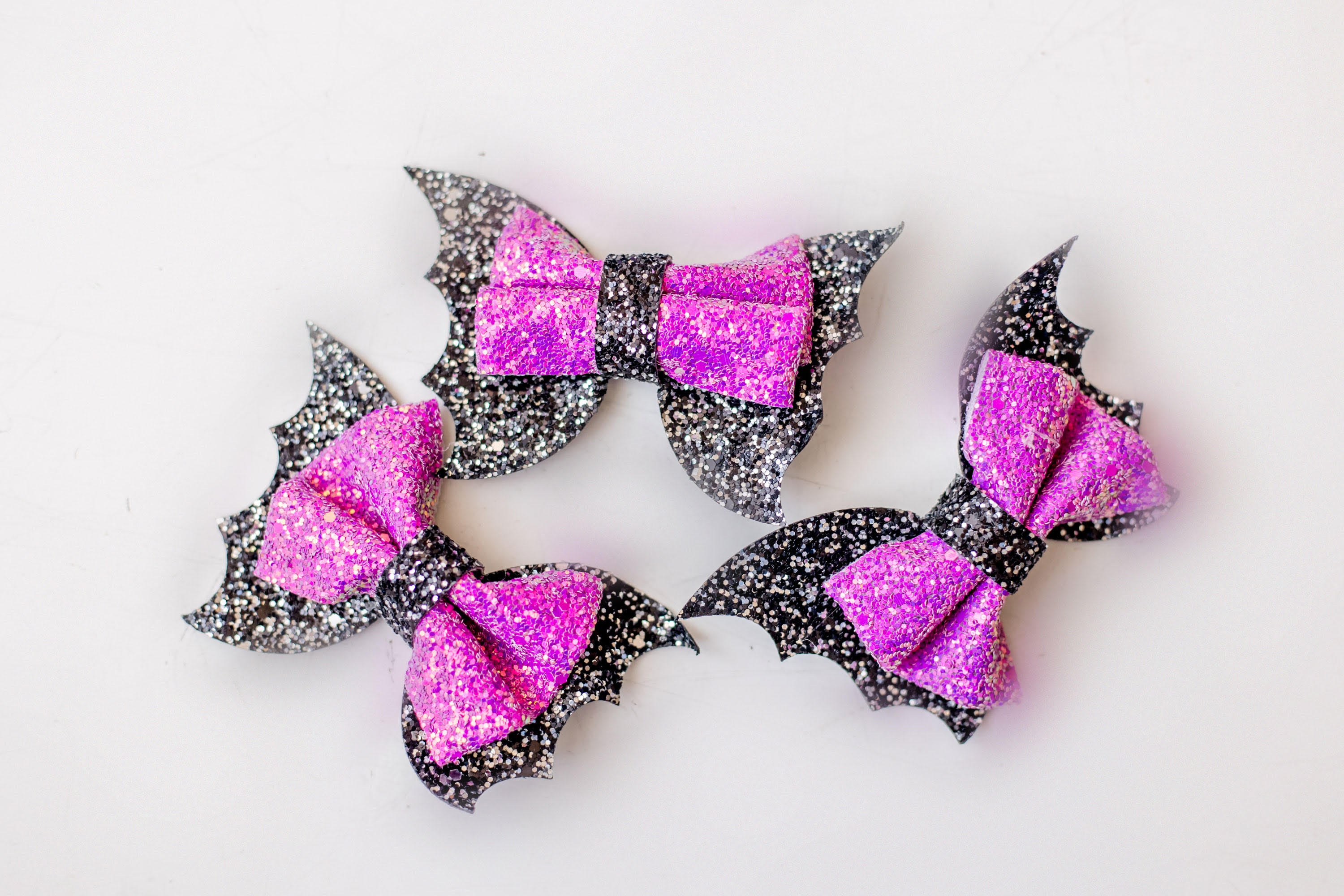 Glitterfang Bat Bow (Multiple Colors)
