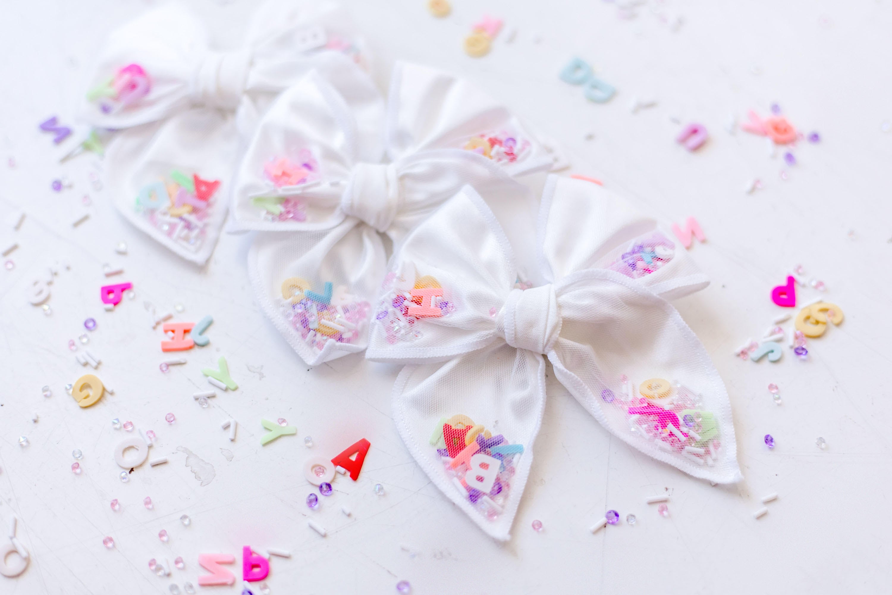 Mesh Shaker Bow - Letters in Style