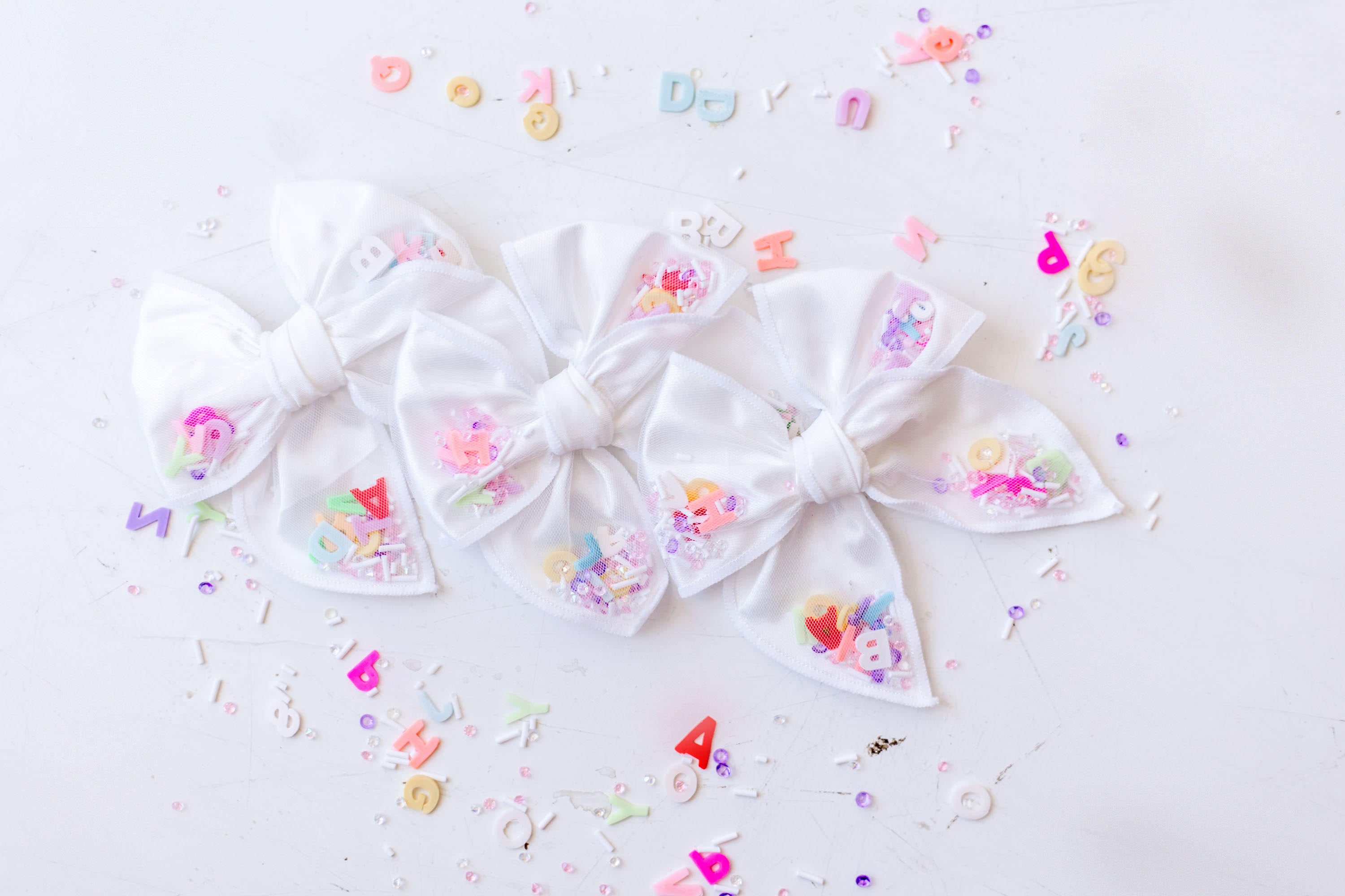 Mesh Shaker Bow - Letters in Style