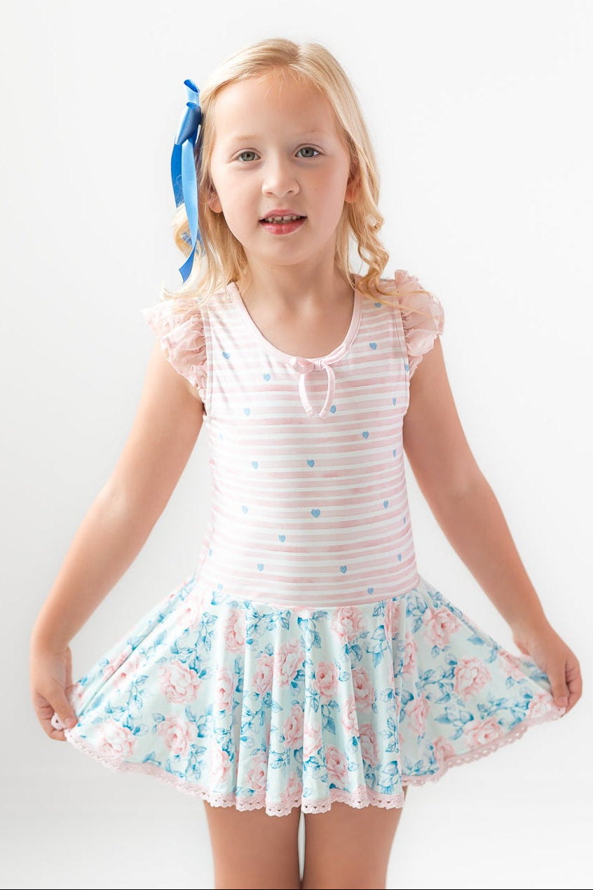 Model is wearing a 7Y