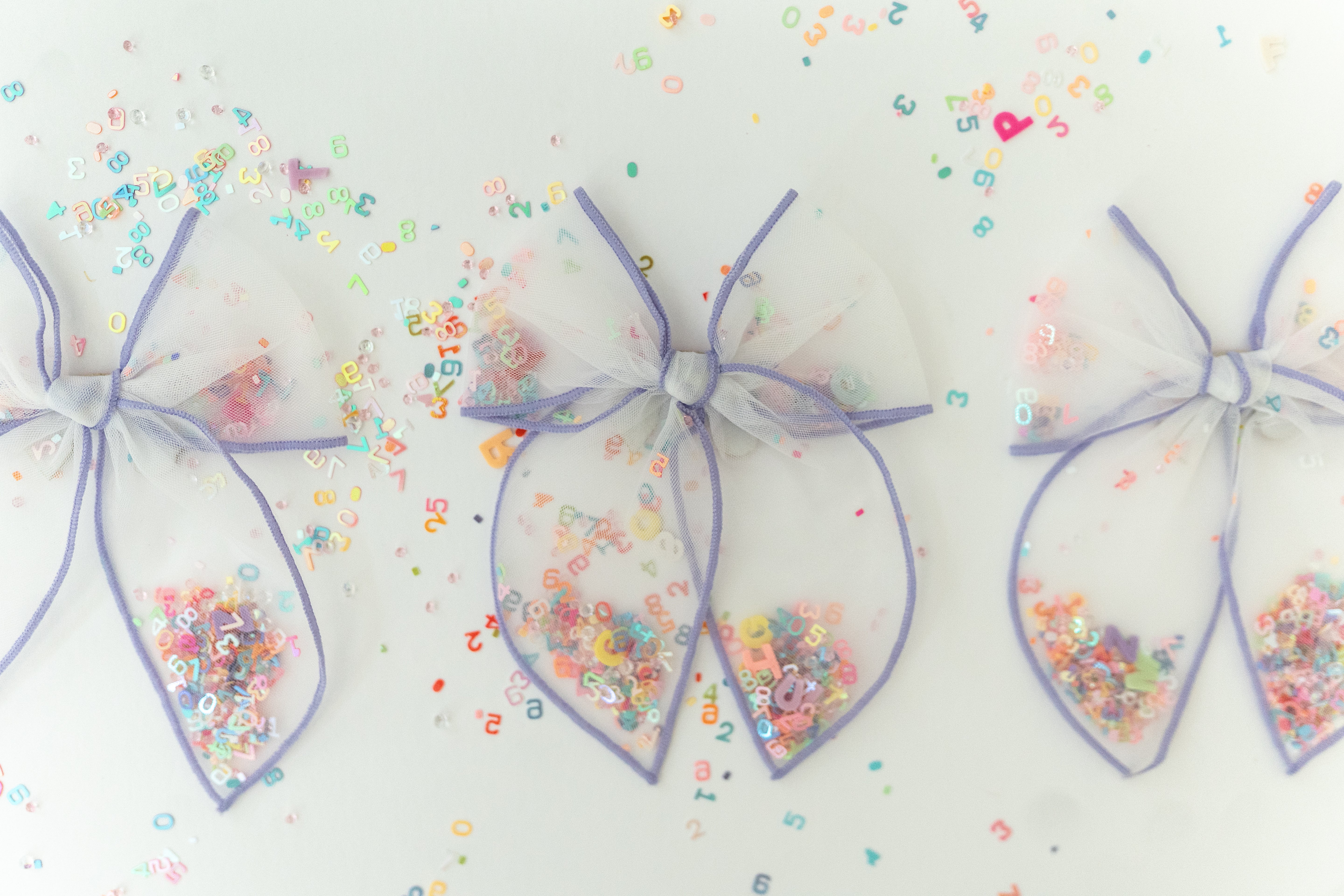 Mesh Shaker Hair Bow - Writing Rainbow