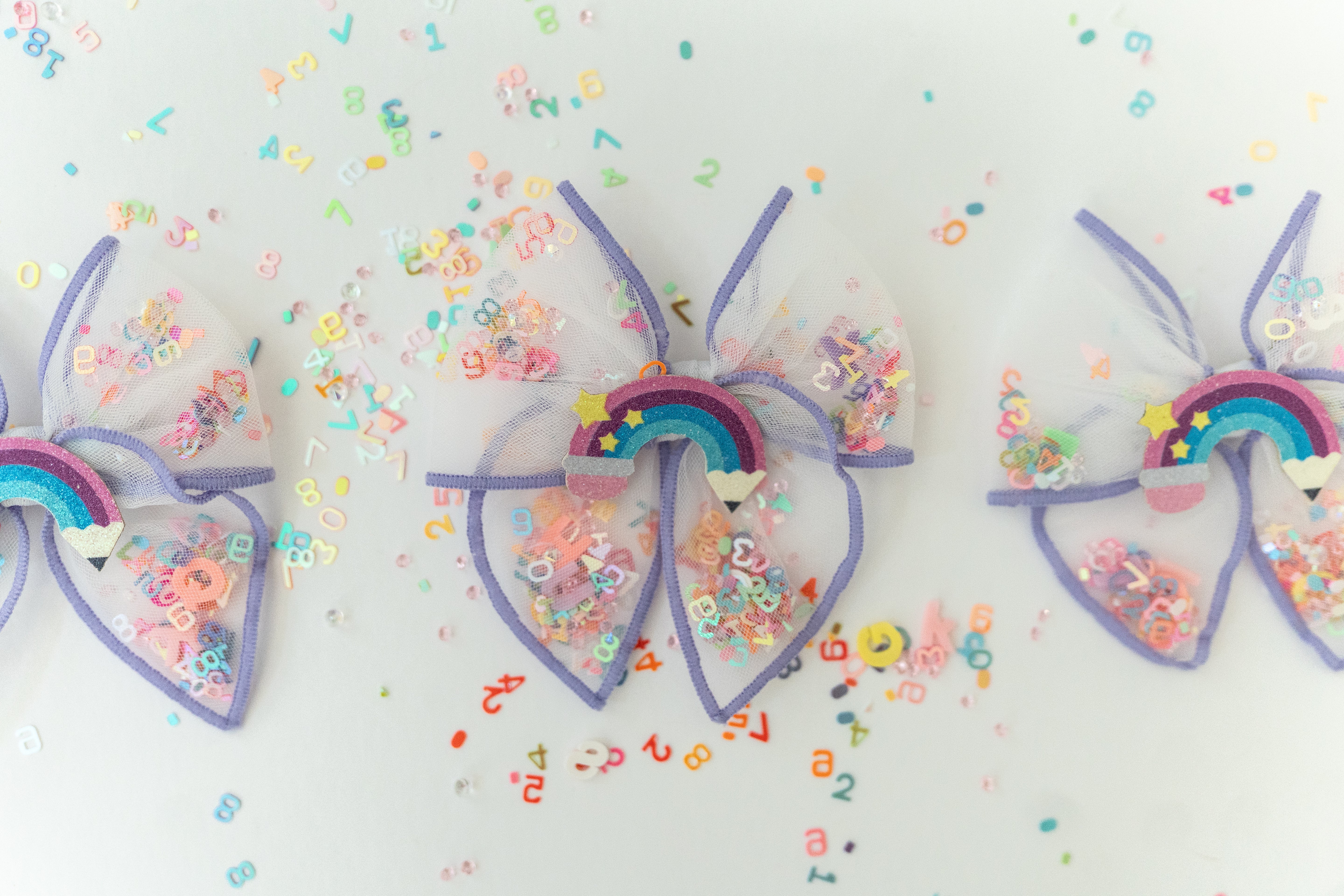 Mesh Shaker Hair Bow - Writing Rainbow