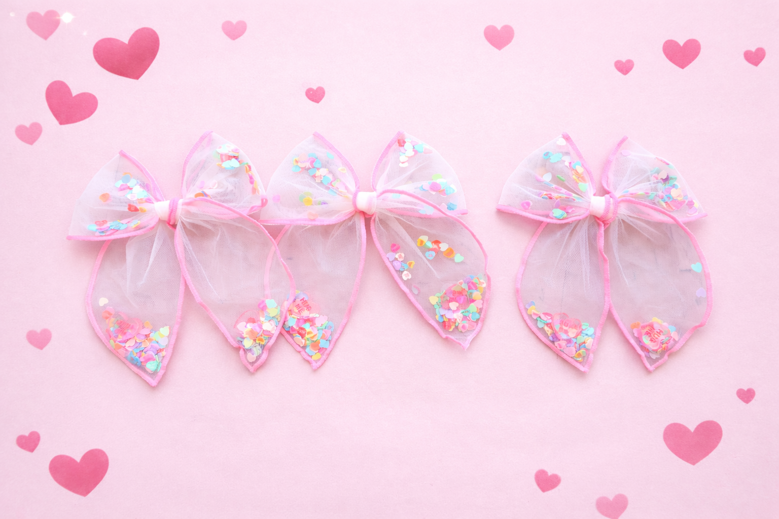 Mesh Shaker Bow - Heart Eyes