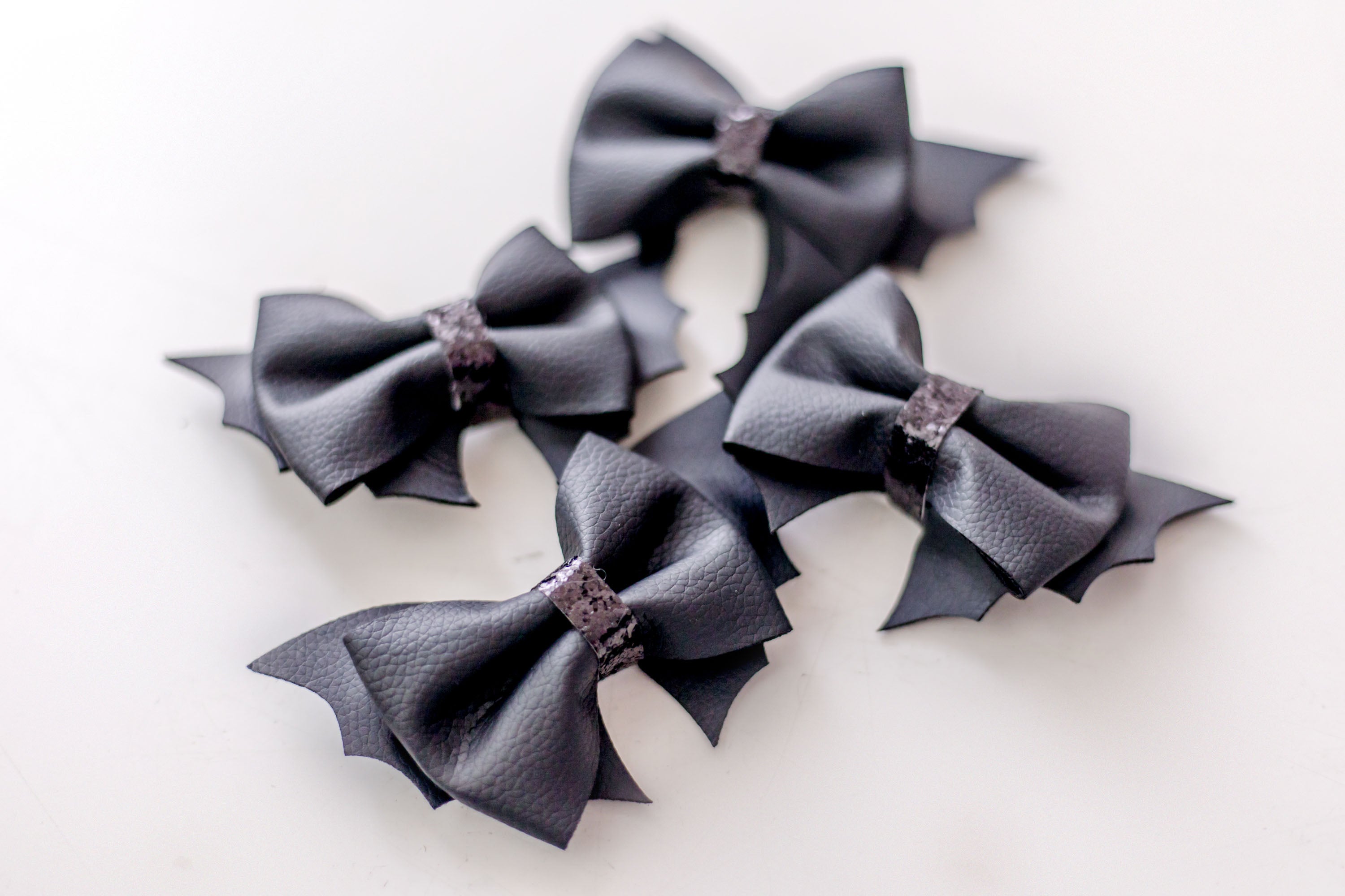 Feelin' Batty Bow