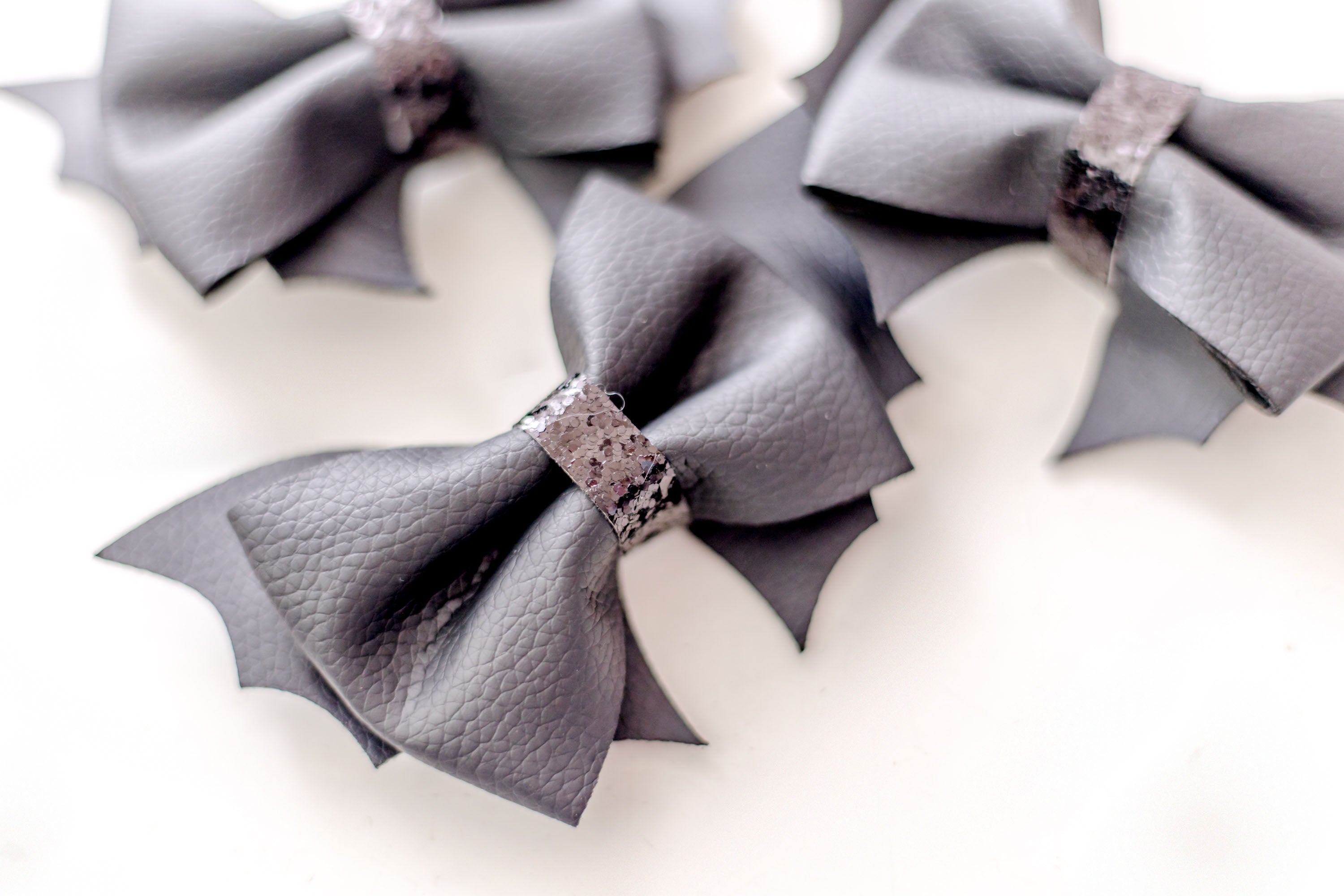 Feelin' Batty Bow