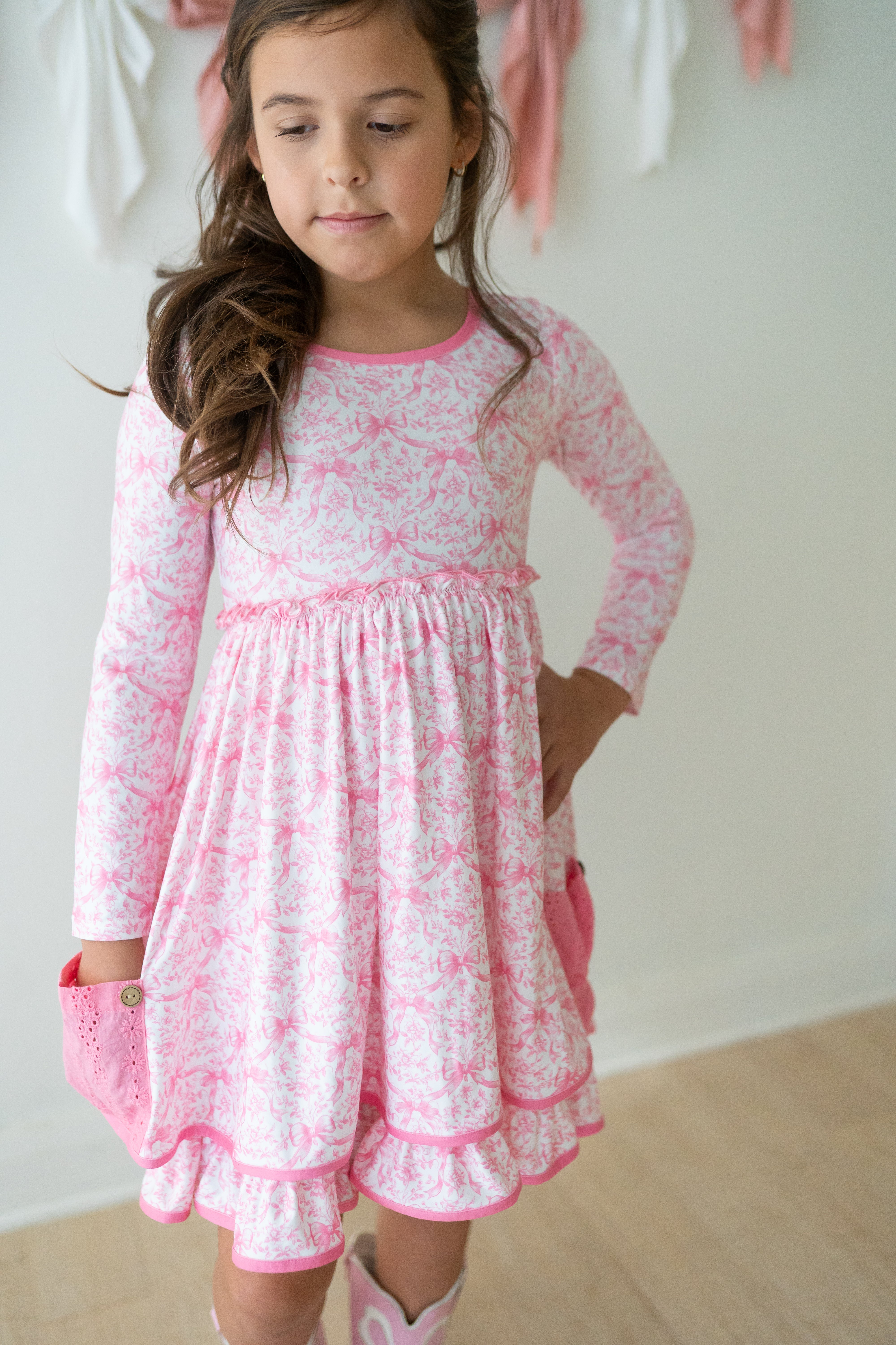 Model is wearing a 7Y